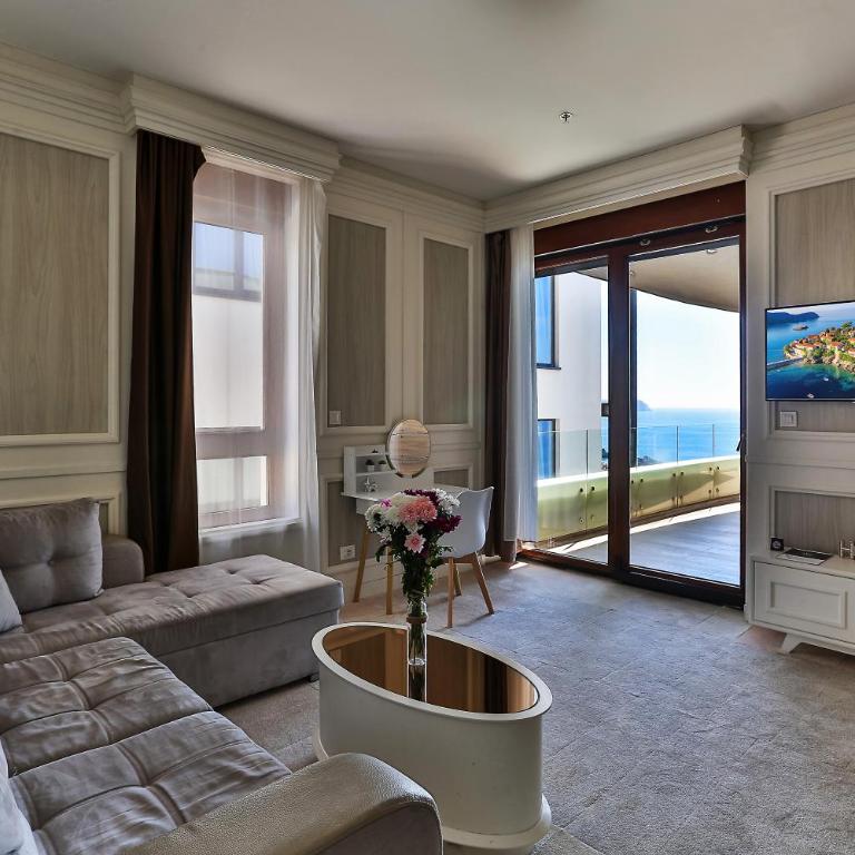 Royalisa Suites & Residence - Rafailovici Beachfront Luxury Living - Deluxe Suite with Sea View - 2