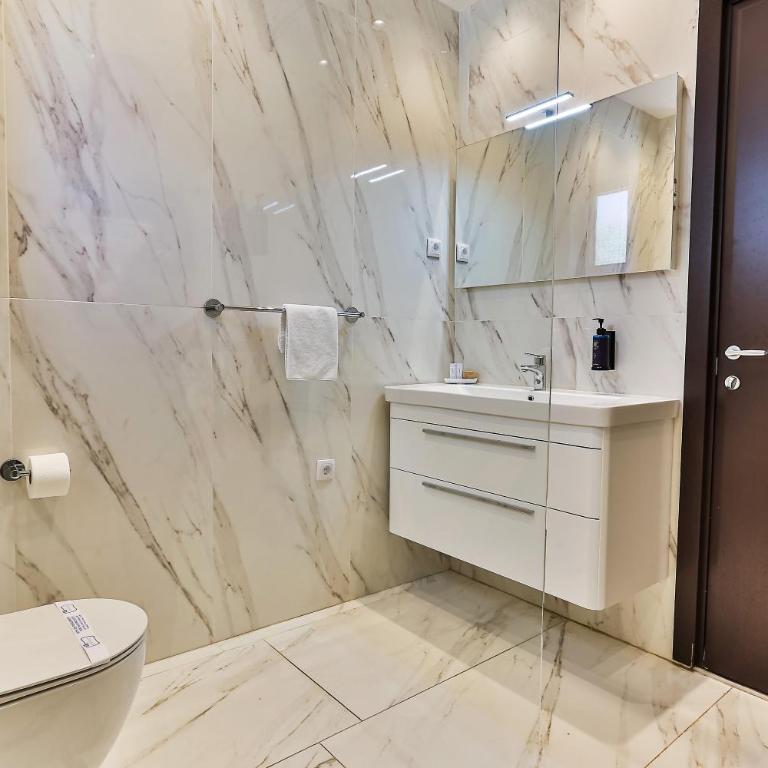 Royalisa Suites & Residence - Rafailovici Beachfront Luxury Living - Two-Bedroom Suite - 12