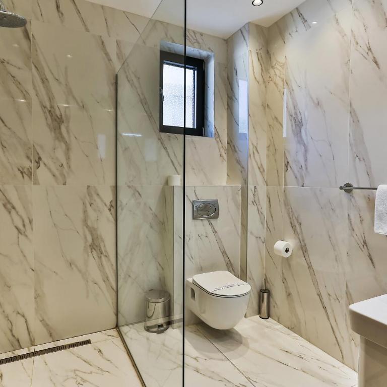 Royalisa Suites & Residence - Rafailovici Beachfront Luxury Living - Two-Bedroom Suite - 11