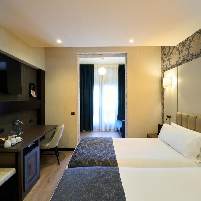 Catalonia Port - Superior Premium Room - 2