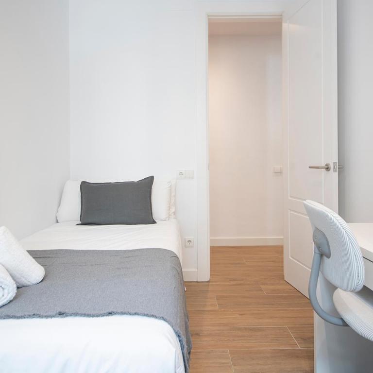 You Stylish Uptown Barcelona Apartments - Two-Bedroom Apartment - 6