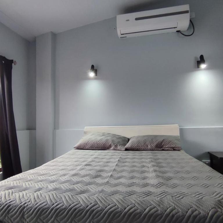 Casa hasta 10 personas a 5 min del estadio, 7min del nodo y 10 min del forum - Two-Bedroom House - 4