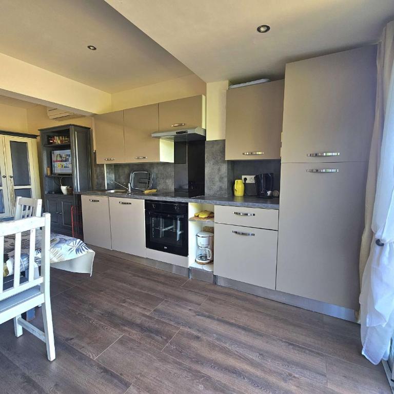 T2 rénové avec jardin et parking à Balaruc-les-Bains - FR-1-553-310 - Apartamento - 6