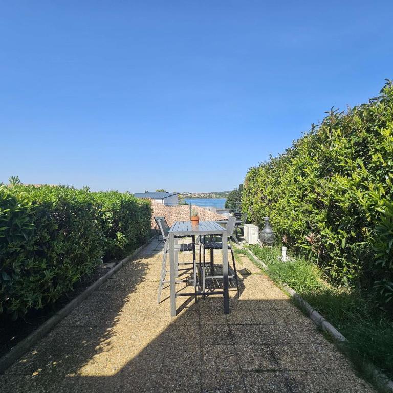 T2 rénové avec jardin et parking à Balaruc-les-Bains - FR-1-553-310 - Apartamento - 14