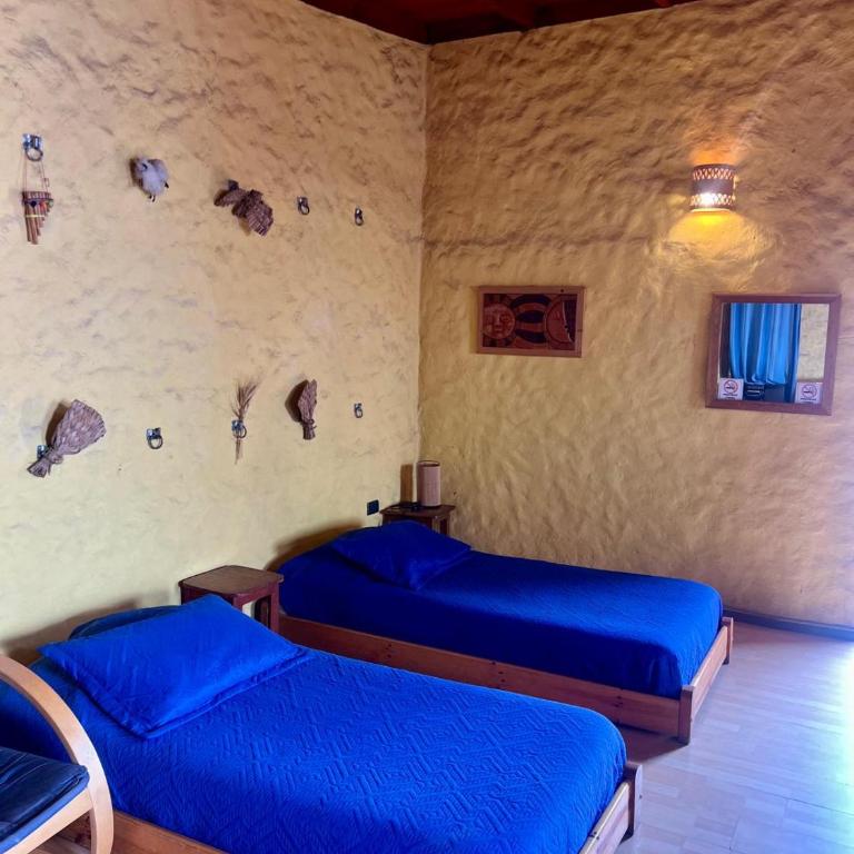 Hostal El Punto - Family Room with Shared Bathroom - 10