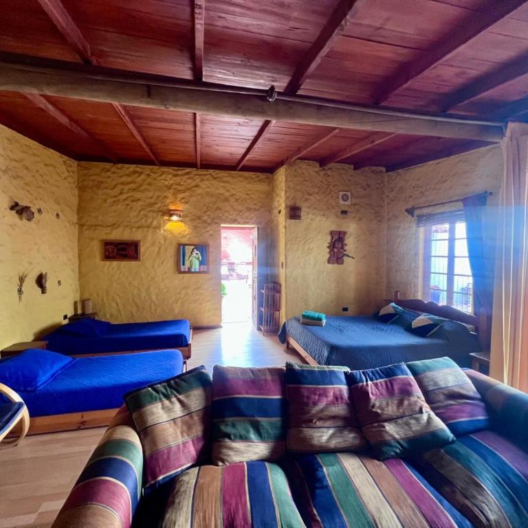 Hostal El Punto - Family Room with Shared Bathroom - 12