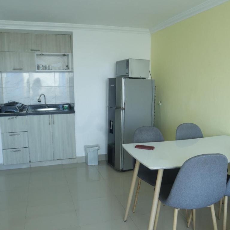 Encantador Apartamento Frente a la Playa - Two-Bedroom Apartment with Lake View - 10