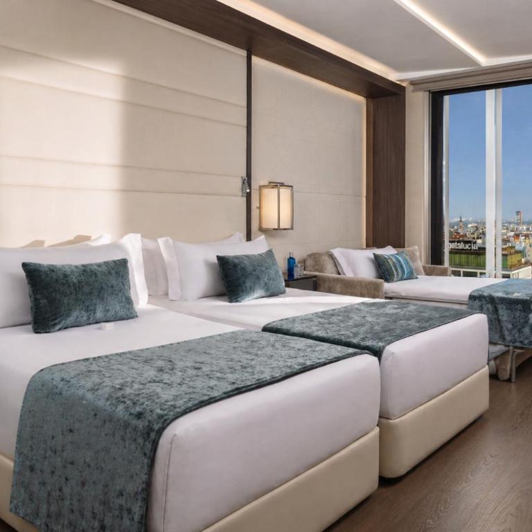 VP Plaza España Design - Deluxe Triple Room - 4