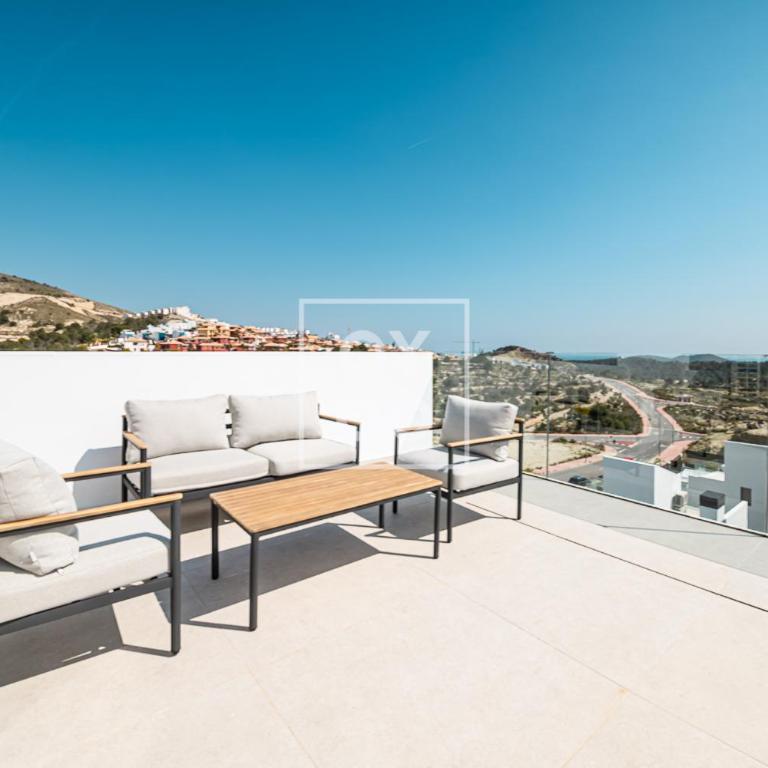 Sierra y Sal - designer villa, heated saltwater pool, mountain and sea views - by OYOOSTAYS - Casa Vacacional de 3 dormitorios - 3