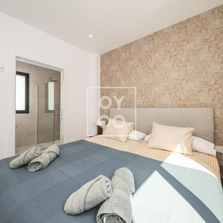 Sierra y Sal - designer villa, heated saltwater pool, mountain and sea views - by OYOOSTAYS - Casa Vacacional de 3 dormitorios - 36