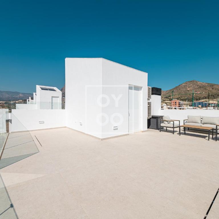 Sierra y Sal - designer villa, heated saltwater pool, mountain and sea views - by OYOOSTAYS - Casa Vacacional de 3 dormitorios - 40