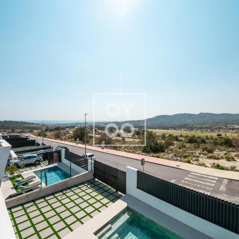 Sierra y Sal - designer villa, heated saltwater pool, mountain and sea views - by OYOOSTAYS - Casa Vacacional de 3 dormitorios - 22