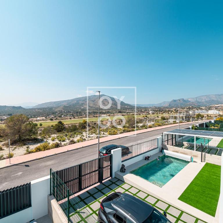 Sierra y Sal - designer villa, heated saltwater pool, mountain and sea views - by OYOOSTAYS - Casa Vacacional de 3 dormitorios - 31