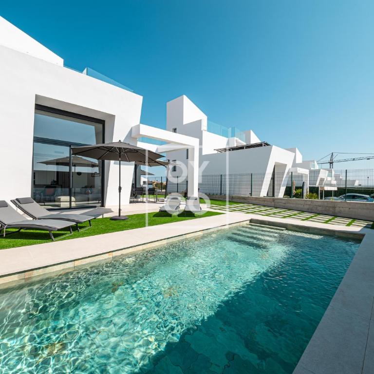 Sierra y Sal - designer villa, heated saltwater pool, mountain and sea views - by OYOOSTAYS - Casa Vacacional de 3 dormitorios - 34