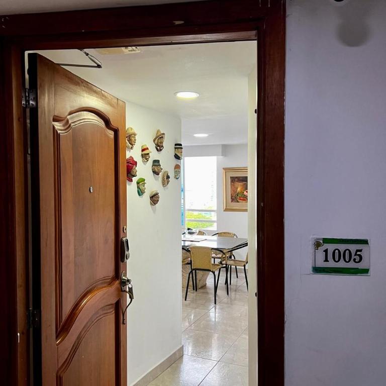 El Laguito, Edificio El Conquistador - Two-Bedroom Deluxe Apartment with Balcony - 6
