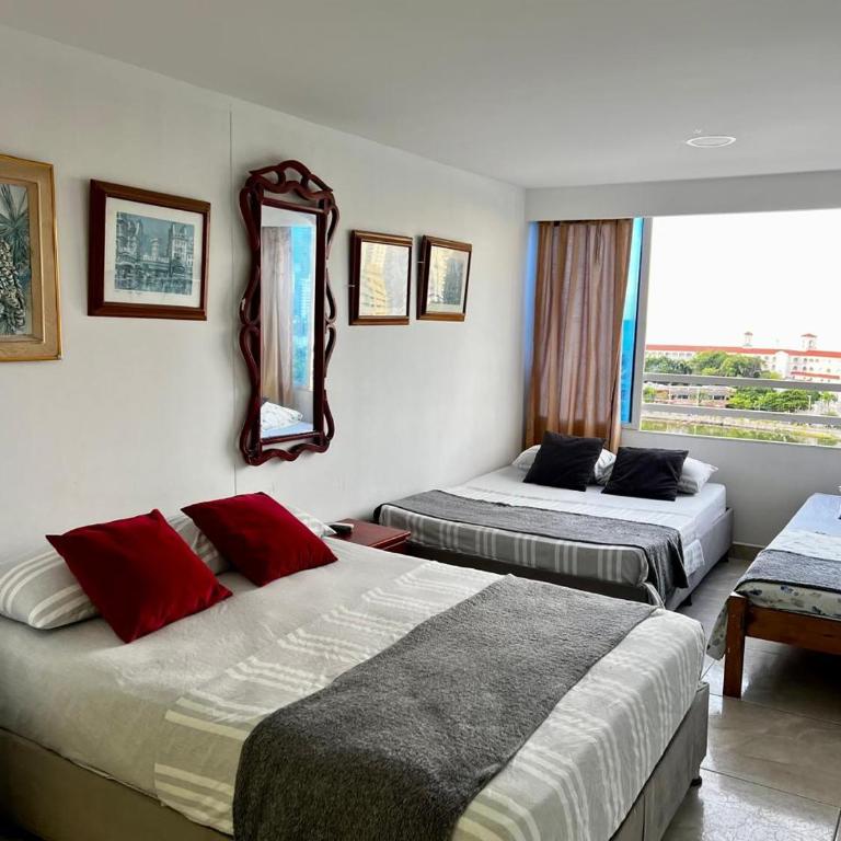 El Laguito, Edificio El Conquistador - Two-Bedroom Deluxe Apartment with Balcony - 7