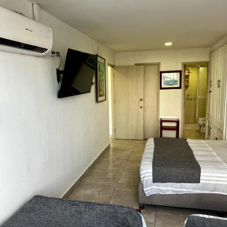 El Laguito, Edificio El Conquistador - Two-Bedroom Deluxe Apartment with Balcony - 18