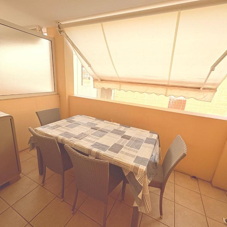 Spacieux 2 pièces ,1 chambre,clim, centre ville, garage - Apartment mit 1 Schlafzimmer - 8