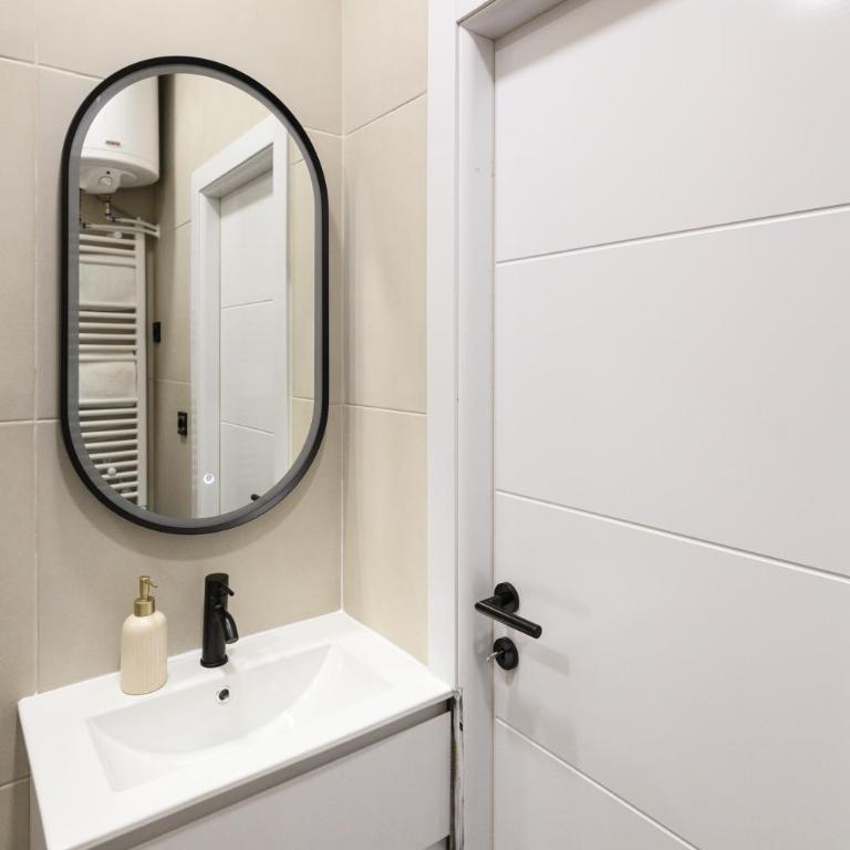 Knez Mihailova perfect studio in the main CENTER of Belgrade - Deluxe Queen Studio - 8