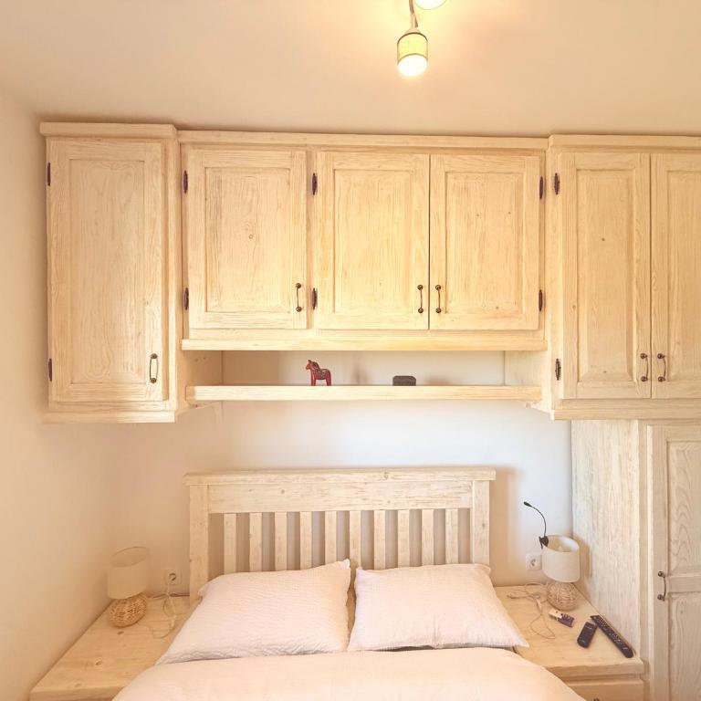 Scenic view - One-Bedroom House - 1