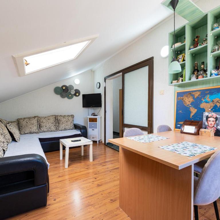 Sunset Point Apartment - One-Bedroom Apartment with Sea View and Balcony - 4
