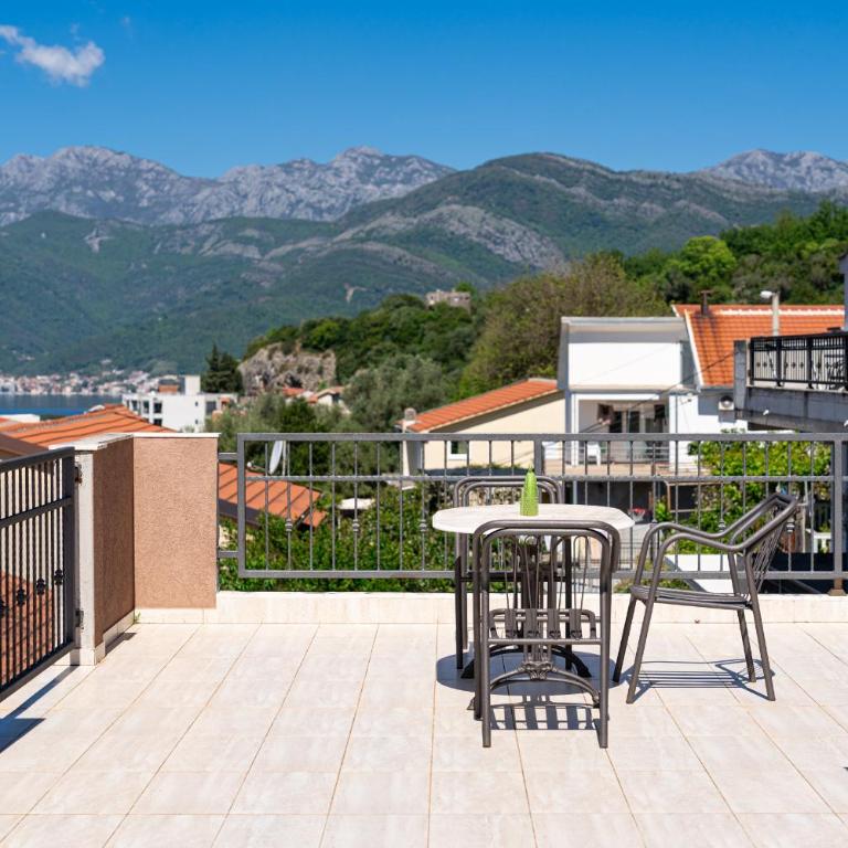 Sunset Point Apartment - One-Bedroom Apartment with Sea View and Balcony - 8