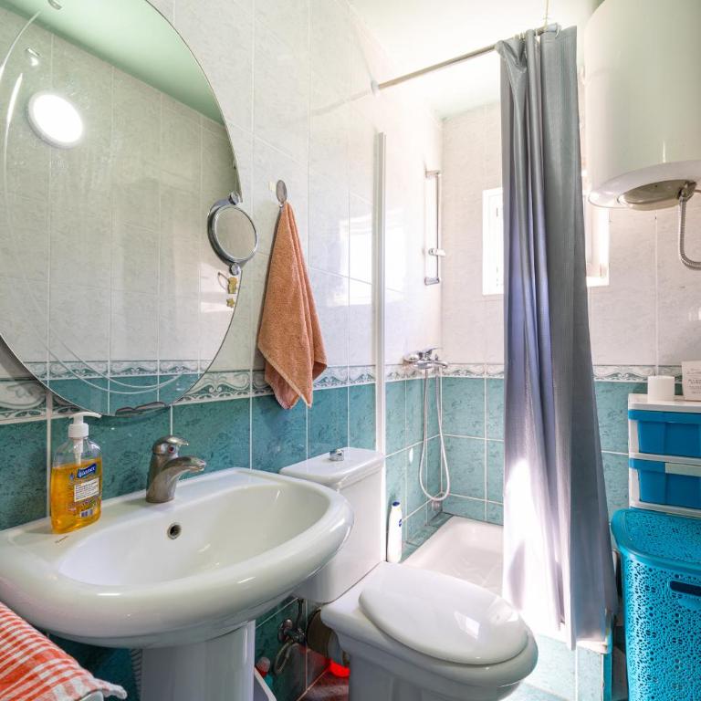 Sunset Point Apartment - One-Bedroom Apartment with Sea View and Balcony - 9