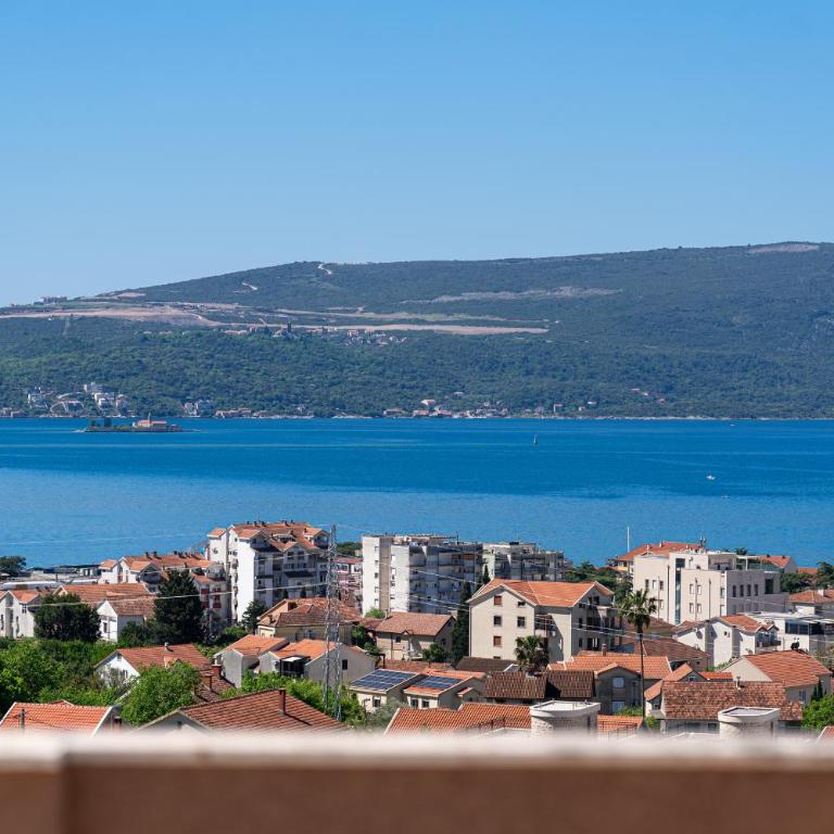 Sunset Point Apartment - One-Bedroom Apartment with Sea View and Balcony - 10