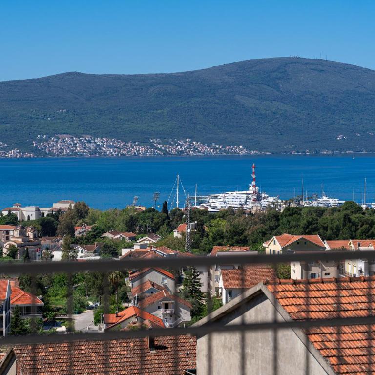 Sunset Point Apartment - One-Bedroom Apartment with Sea View and Balcony - 12