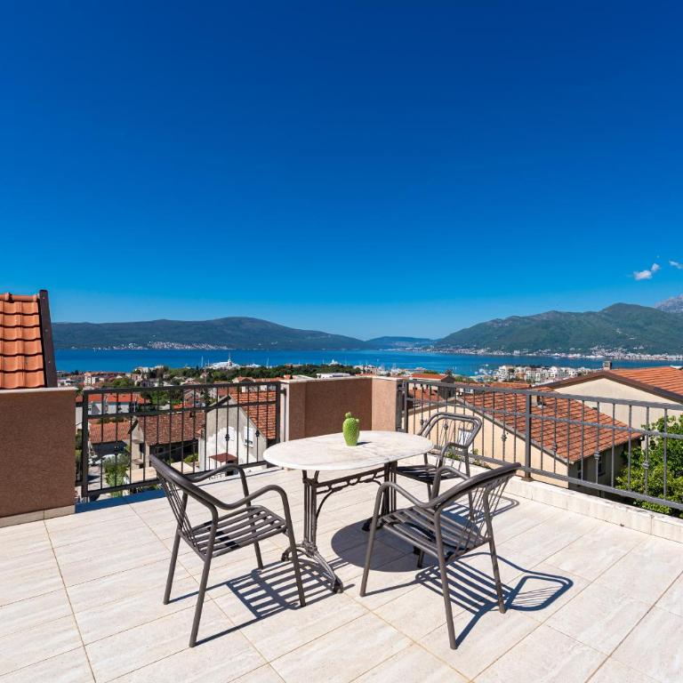 Sunset Point Apartment - One-Bedroom Apartment with Sea View and Balcony - 13