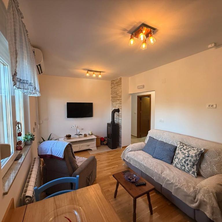 Scenic view - One-Bedroom House - 2