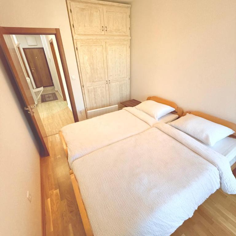 Scenic view - One-Bedroom House - 8