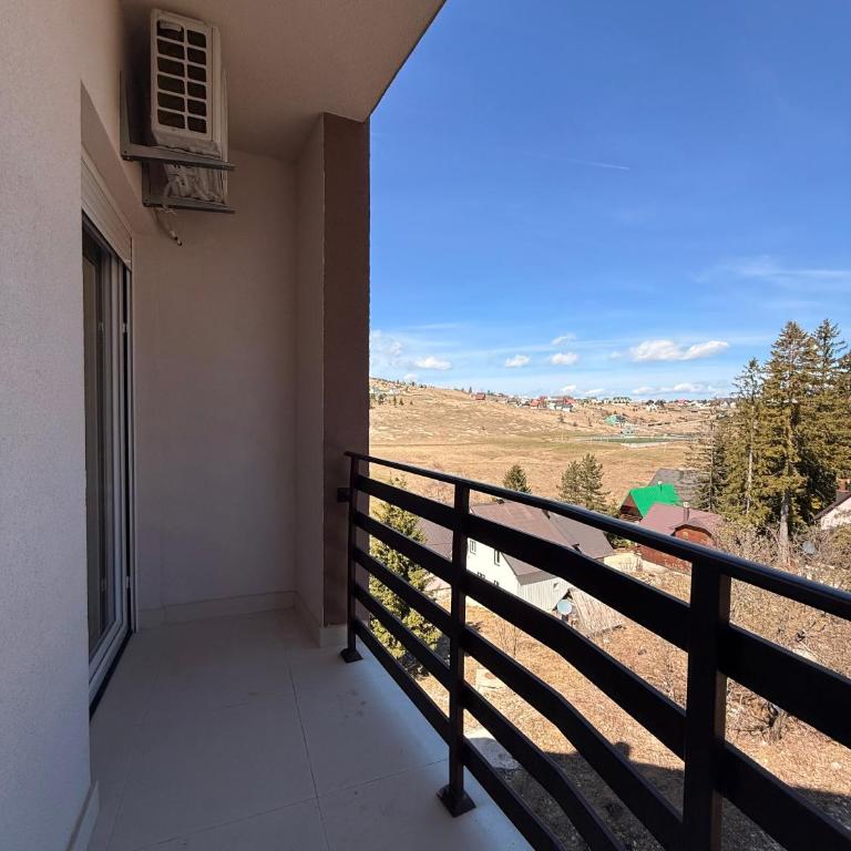 Scenic view - One-Bedroom House - 10