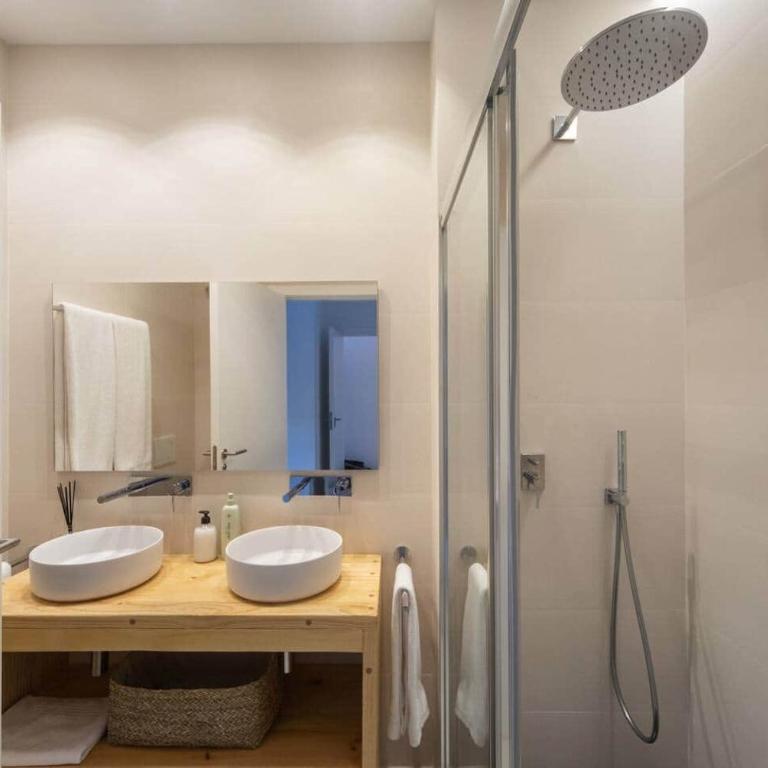 ⭐️NEW⭐️ PATIO A HOUSE . Walk to Beach, port & Met - Apartment with Terrace - 44