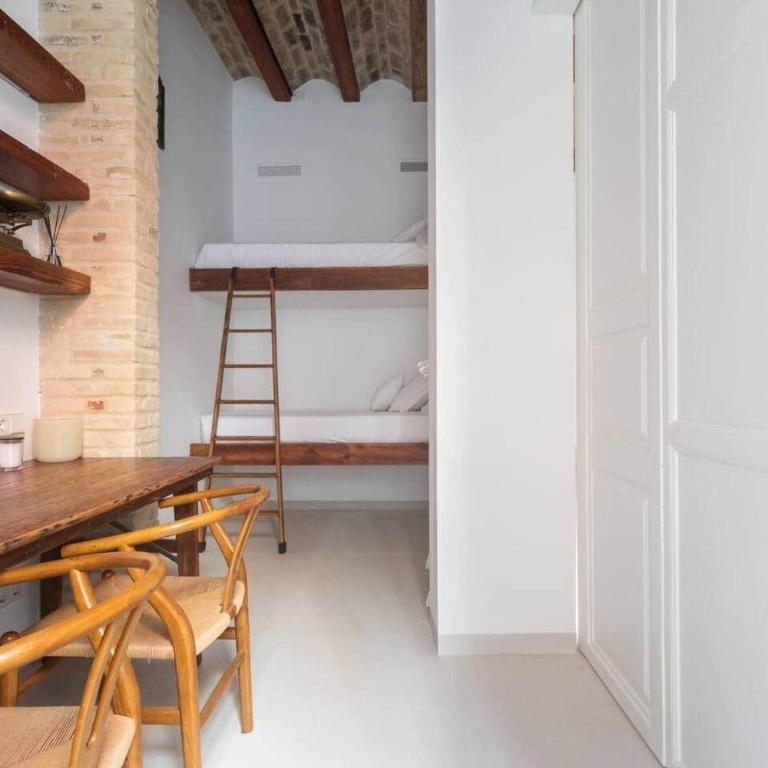 ⭐️NEW⭐️ PATIO A HOUSE . Walk to Beach, port & Met - Apartment with Terrace - 47