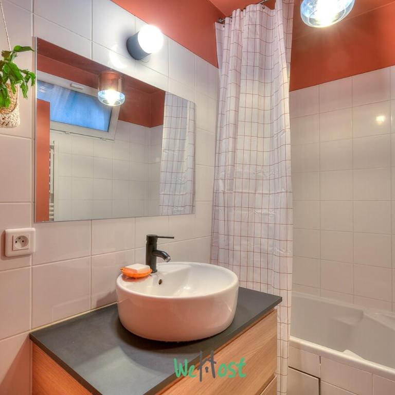 Parisian getaway in a beautiful apartment for 2 - Apartment - 5