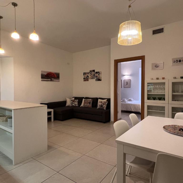 Casa. Grassi - Three-Bedroom Apartment - 5