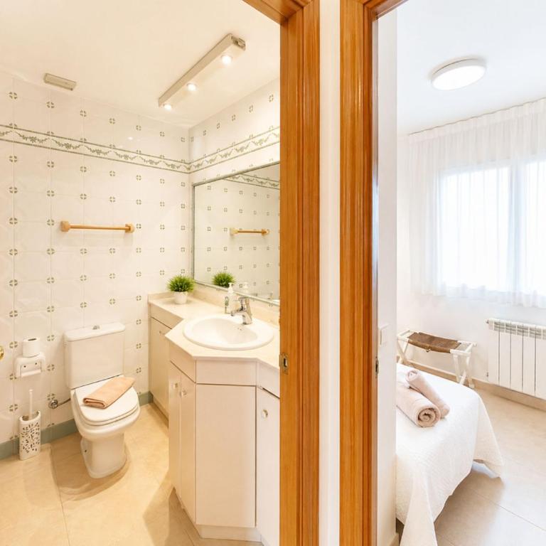 Charming Sitges Apartment with Shared Pool City Views - Apartamento - 28