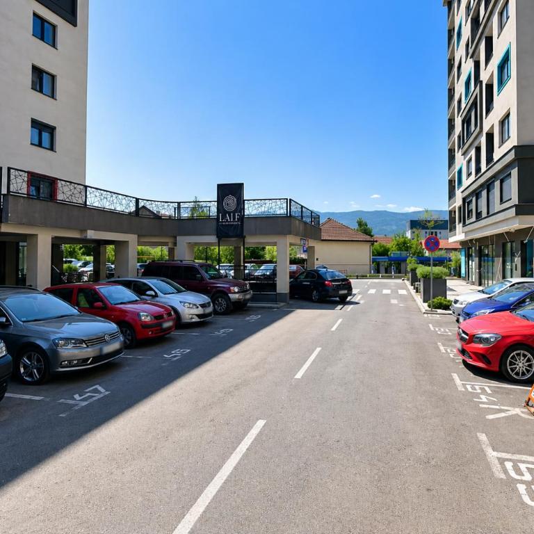 Modern Two Bedroom Apartment Bulevar Sarajevo Private Garage - Apartman sa 2 Spavaće Sobe - 4