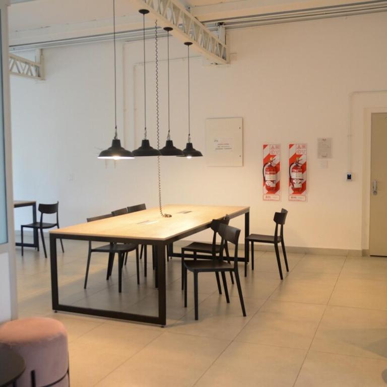 Rent2888 Paseo - Apartamento de 1 dormitorio - 54