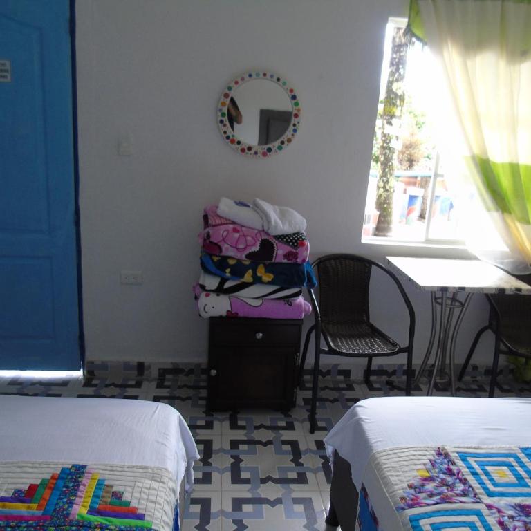 Vista Farallones Hostel - Family Double Room - 5