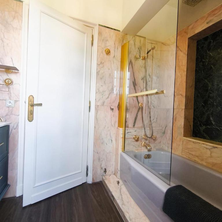 Chambres d hôtes dans maison bourgeoise Douce France - Chambre Deluxe - 14