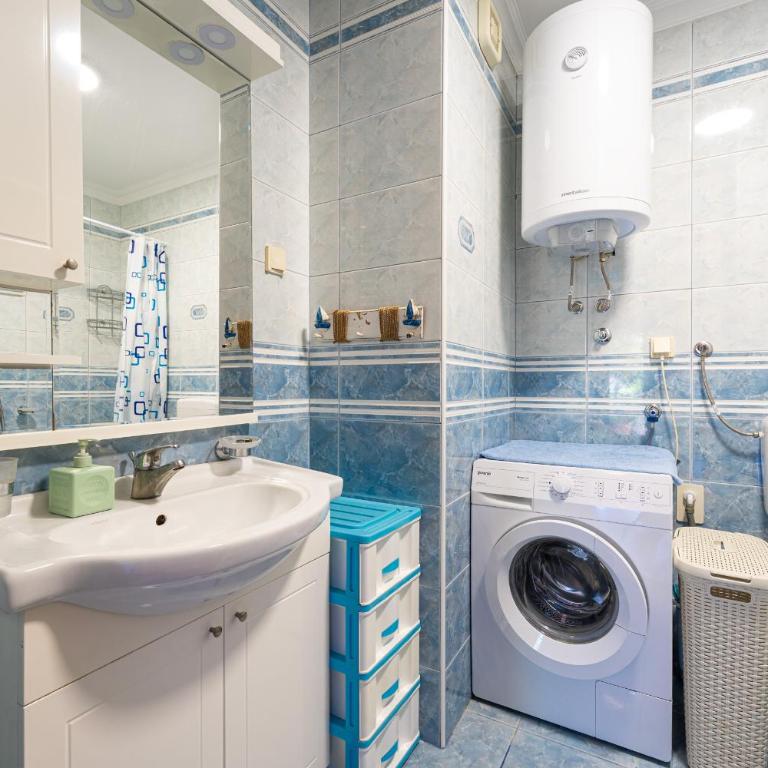 Azure View Apartment - Two-Bedroom Apartment - 8