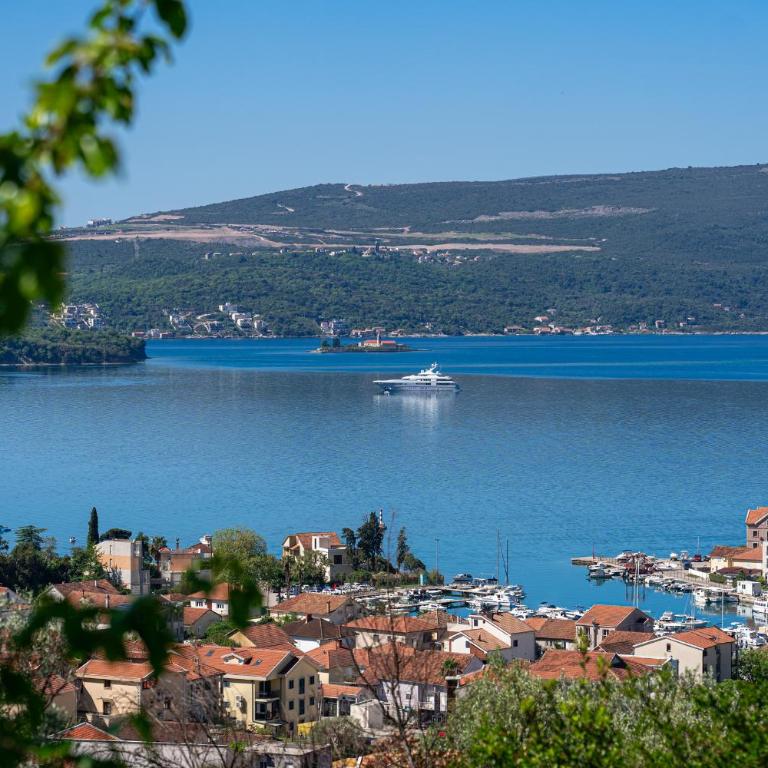 Azure View Apartment - Two-Bedroom Apartment - 19