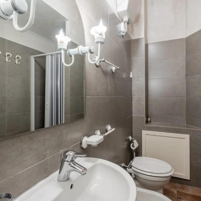 Charming LUCCA - Camera Doppia con Letti Singoli con Bagno Privato Esterno - 8