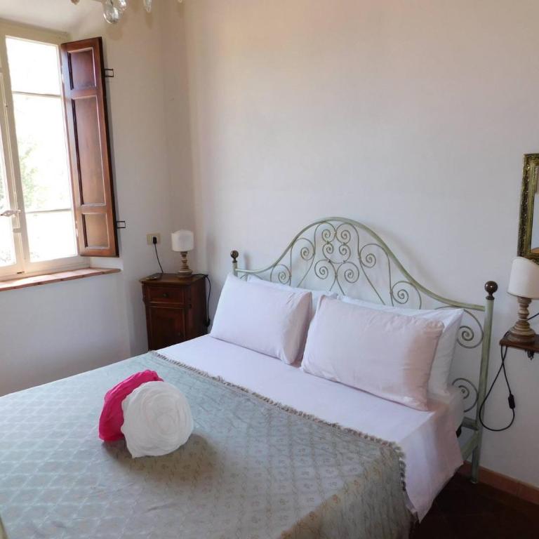 Charming LUCCA - Camera Doppia con Letti Singoli con Bagno Privato Esterno - 4