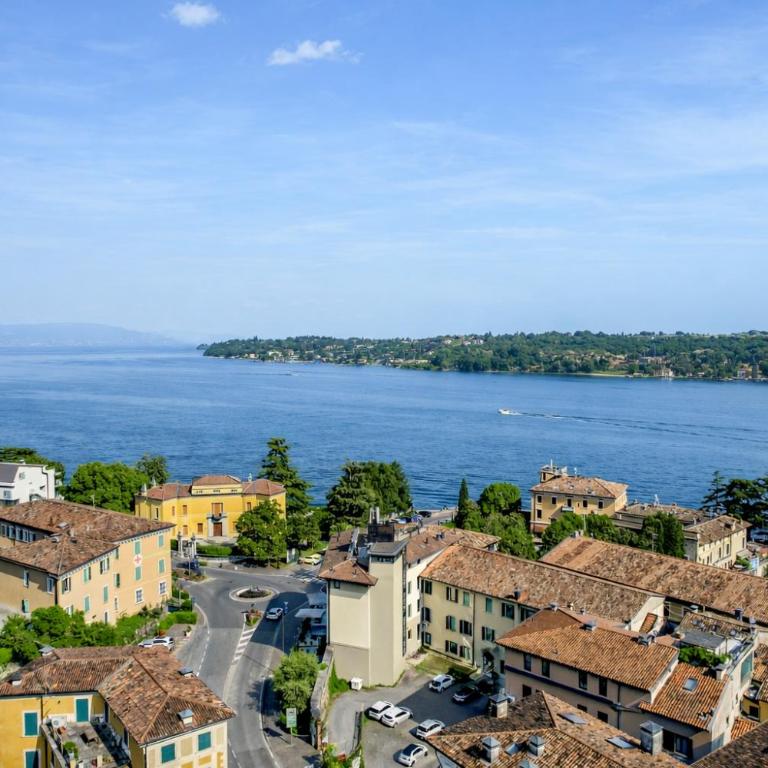 Ines Lake Garden - with private parking & garden - Appartamento Deluxe - 46