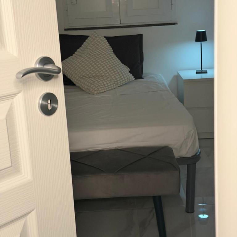 Cuore di Napoli Centro - Three-Bedroom Apartment - 24