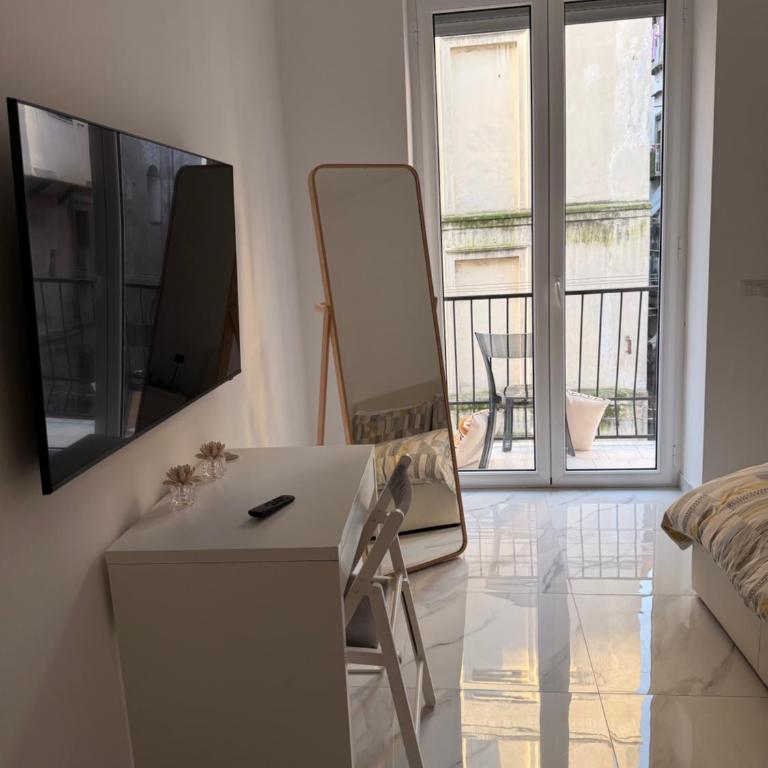 Cuore di Napoli Centro - Three-Bedroom Apartment - 17