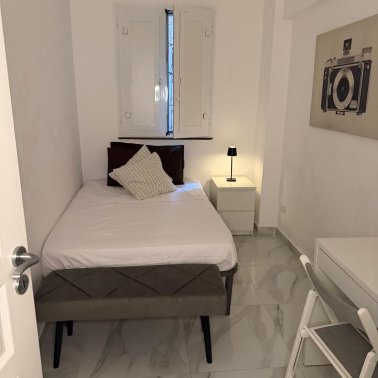 Cuore di Napoli Centro - Three-Bedroom Apartment - 25